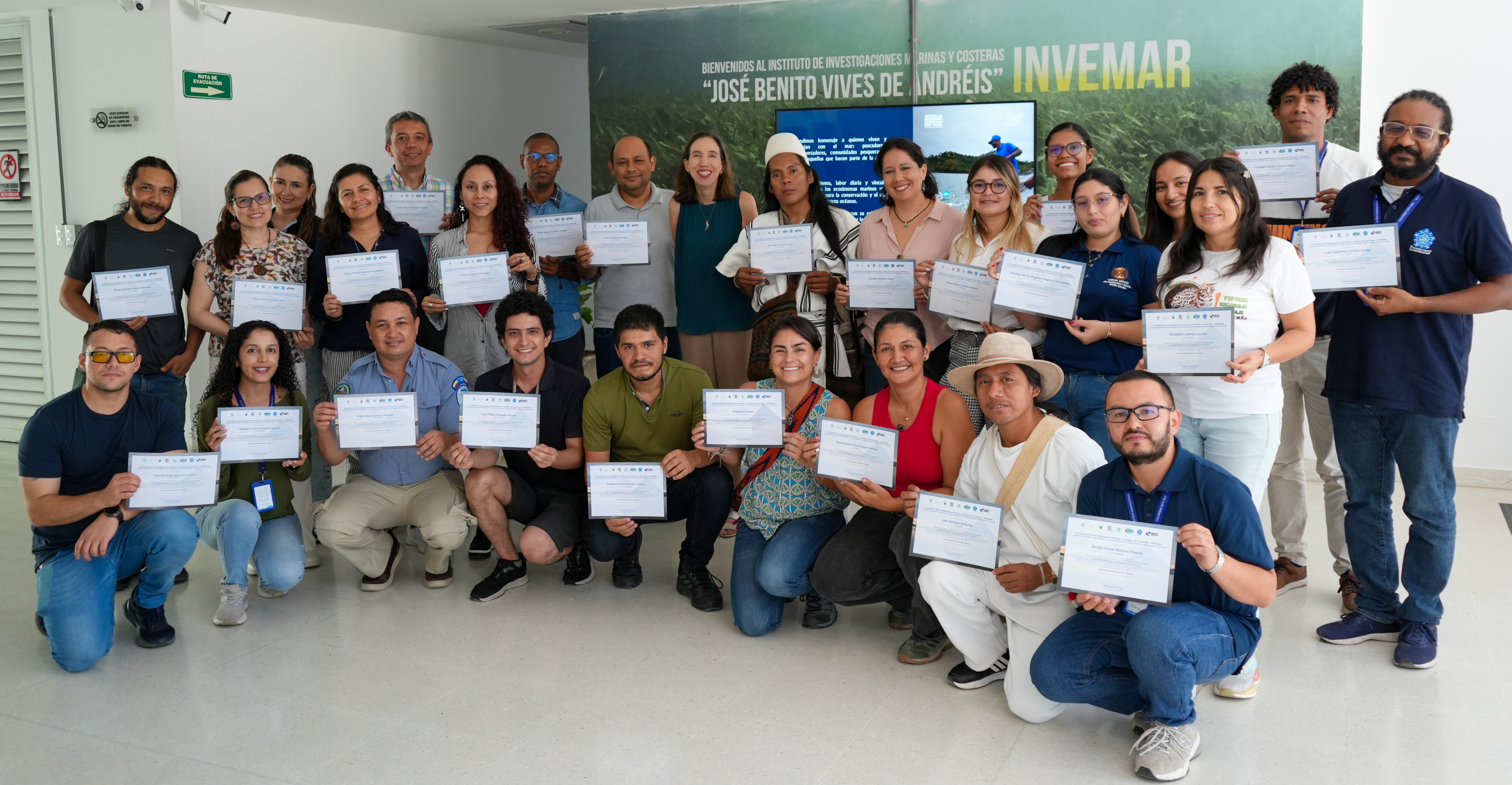 En el marco del proyecto Conservación y uso sostenible de la Ciénaga Grande de Santa Marta , se realizó el taller “Herramientas para la interpretación de coberturas de la tierra usando la leyenda CORINE Land Cover adaptada para Colombia”, una jornada de formación técnica que reunió a expertos, socios del proyecto y actores del territorio para fortalecer las capacidades de monitoreo ambiental en una de las ecorregiones más biodiversas y amenazadas del país.