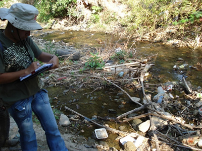 Salida de campo para inventario de fuentes terrestres de contaminación. Río Manzanares
