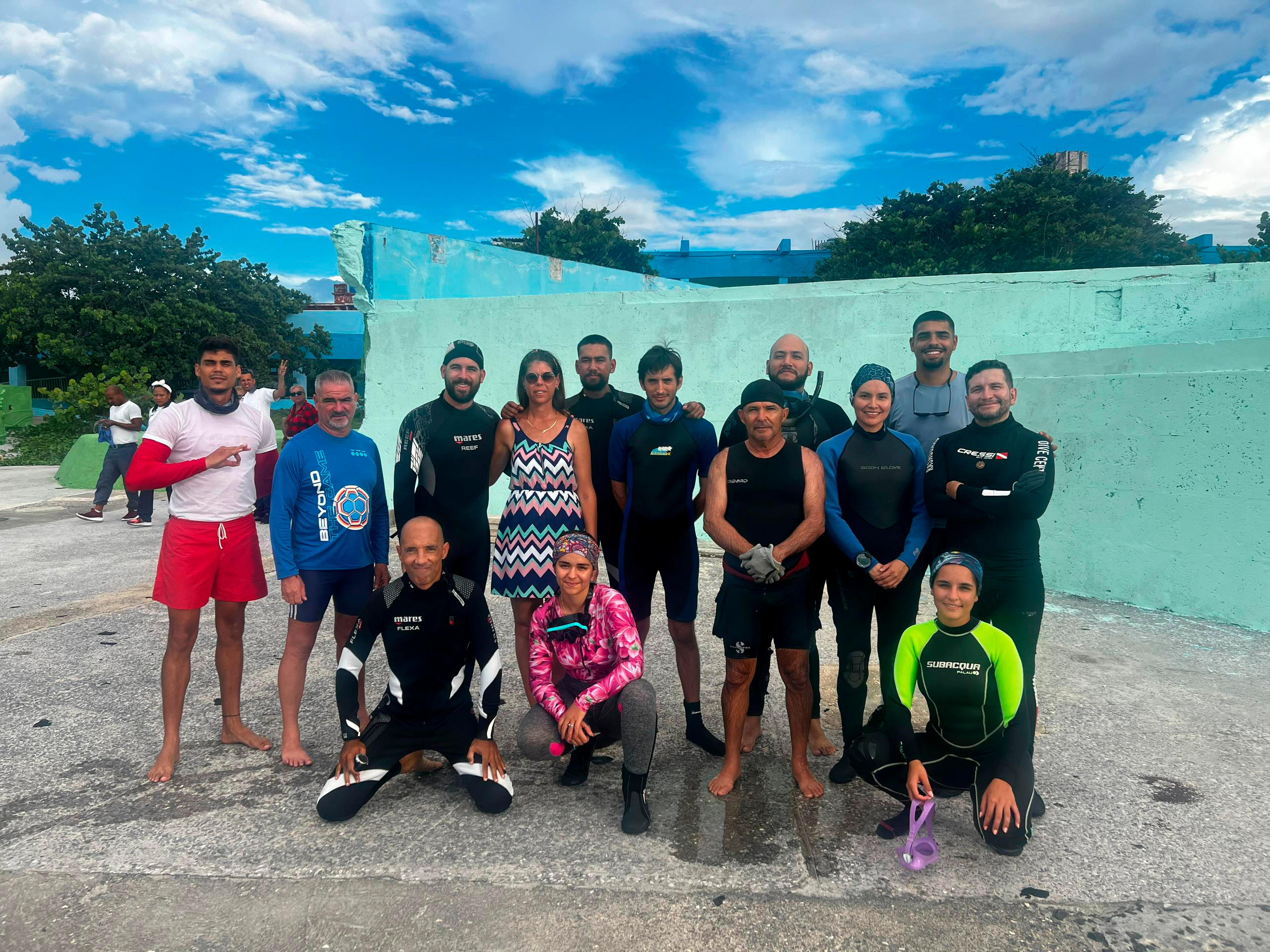 Foto grupalInvestigadores de Cuba y Colombia en intercambio de experiencia de restauración de Corales.