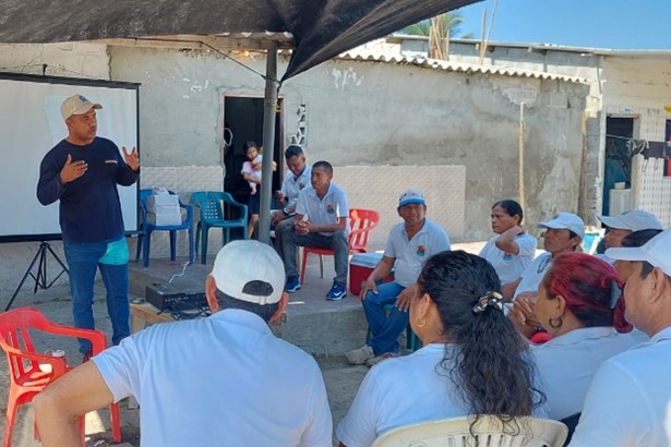 Foto de curso a la comunidad 