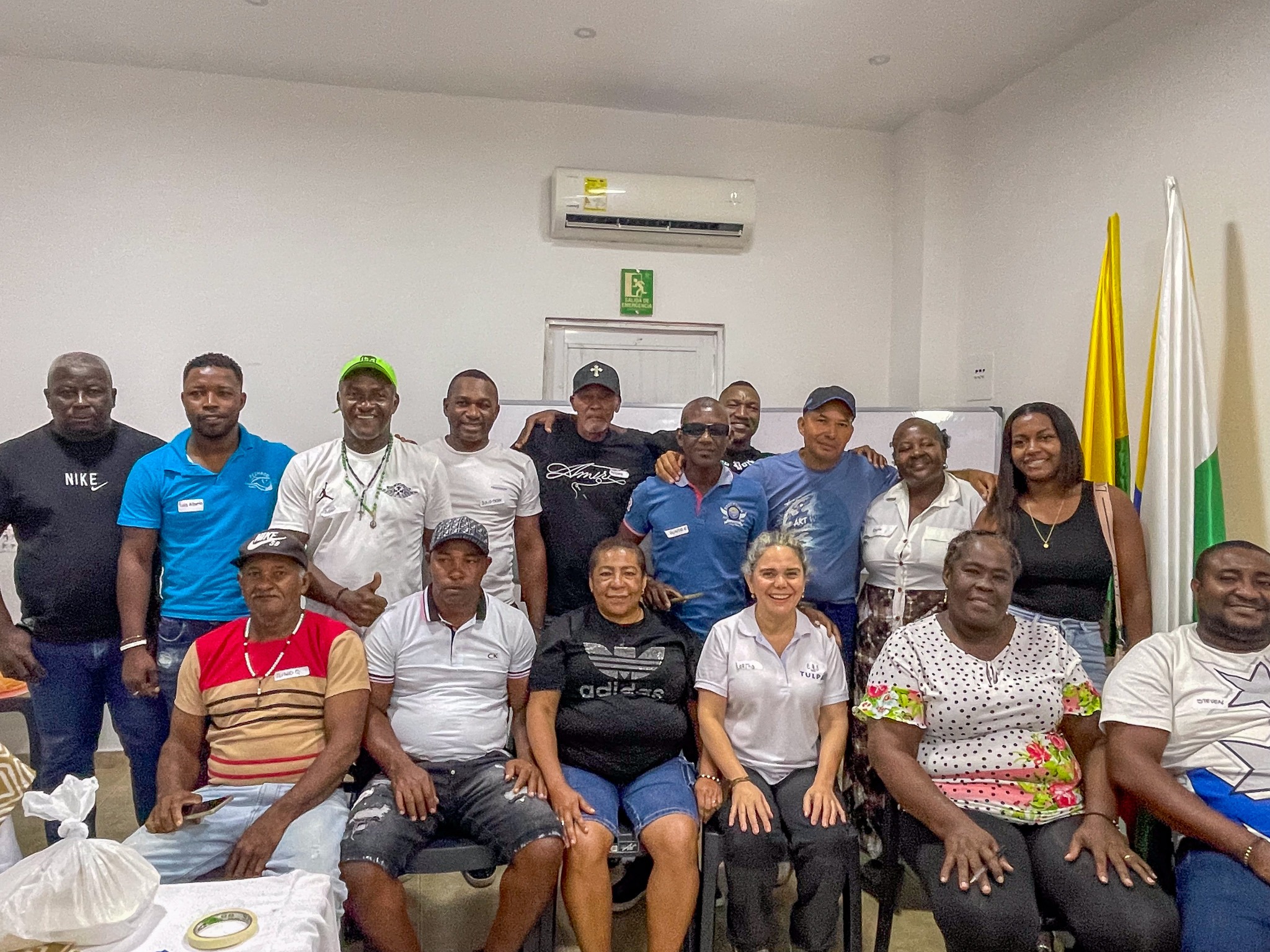 Cerca de 50 pescadores artesanales de Bahía Solano y Tumaco participaron en jornadas de intercambio de experiencias y fortalecimiento de capacidades para promover prácticas pesqueras sostenibles y mejorar la comercialización de sus capturas.