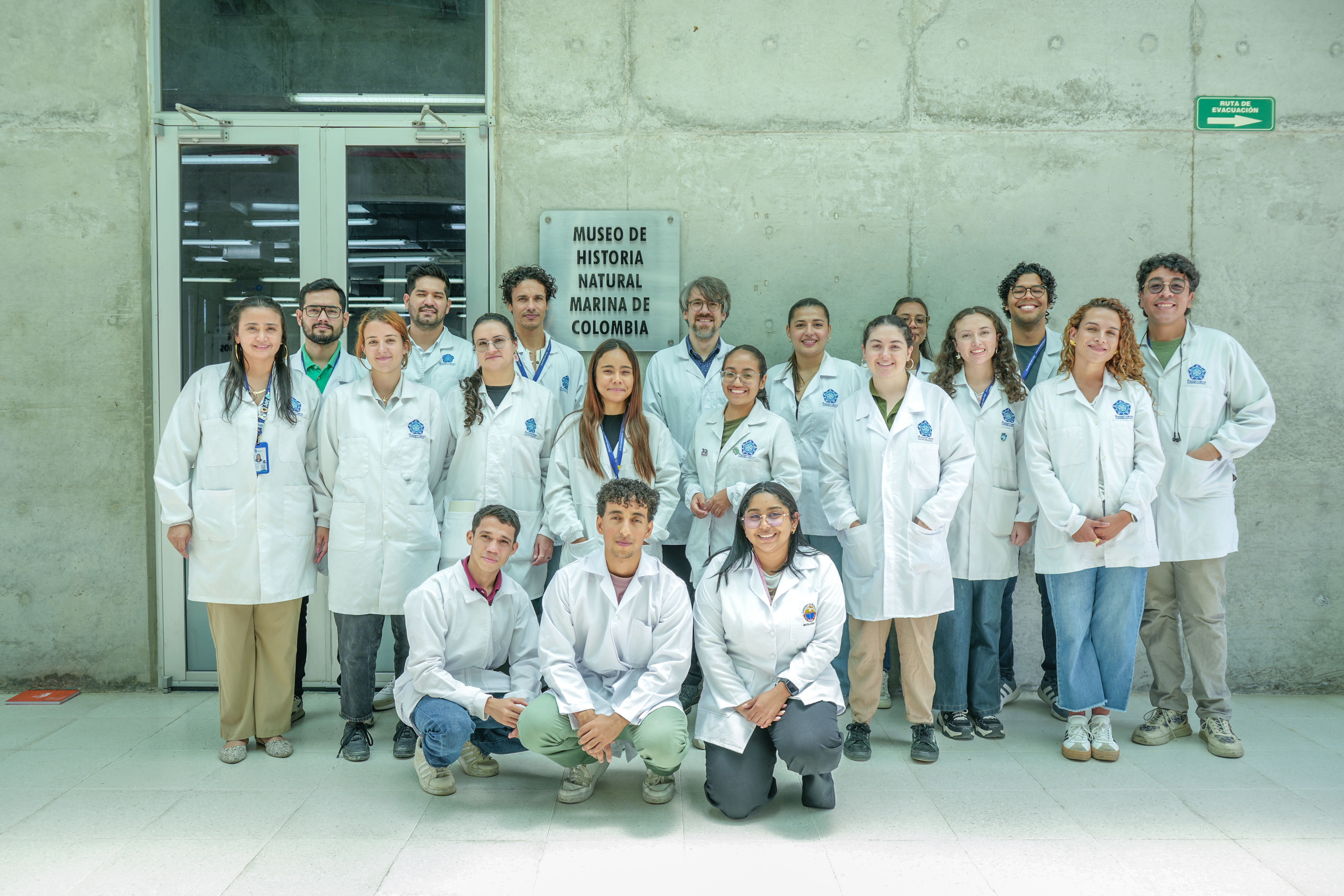 Con el propósito de fortalecer las capacidades institucionales en el uso de herramientas de secuenciación genética, el Instituto de Investigaciones Marinas y Costeras José Benito Vives de Andreis - INVEMAR llevó a cabo el curso “Creación de bases de datos de referencia genética con tecnologías de secuenciación portátiles – ONT (Oxford Nanopore Technology)”, desarrollado del 24 al 27 de marzo de 2026.