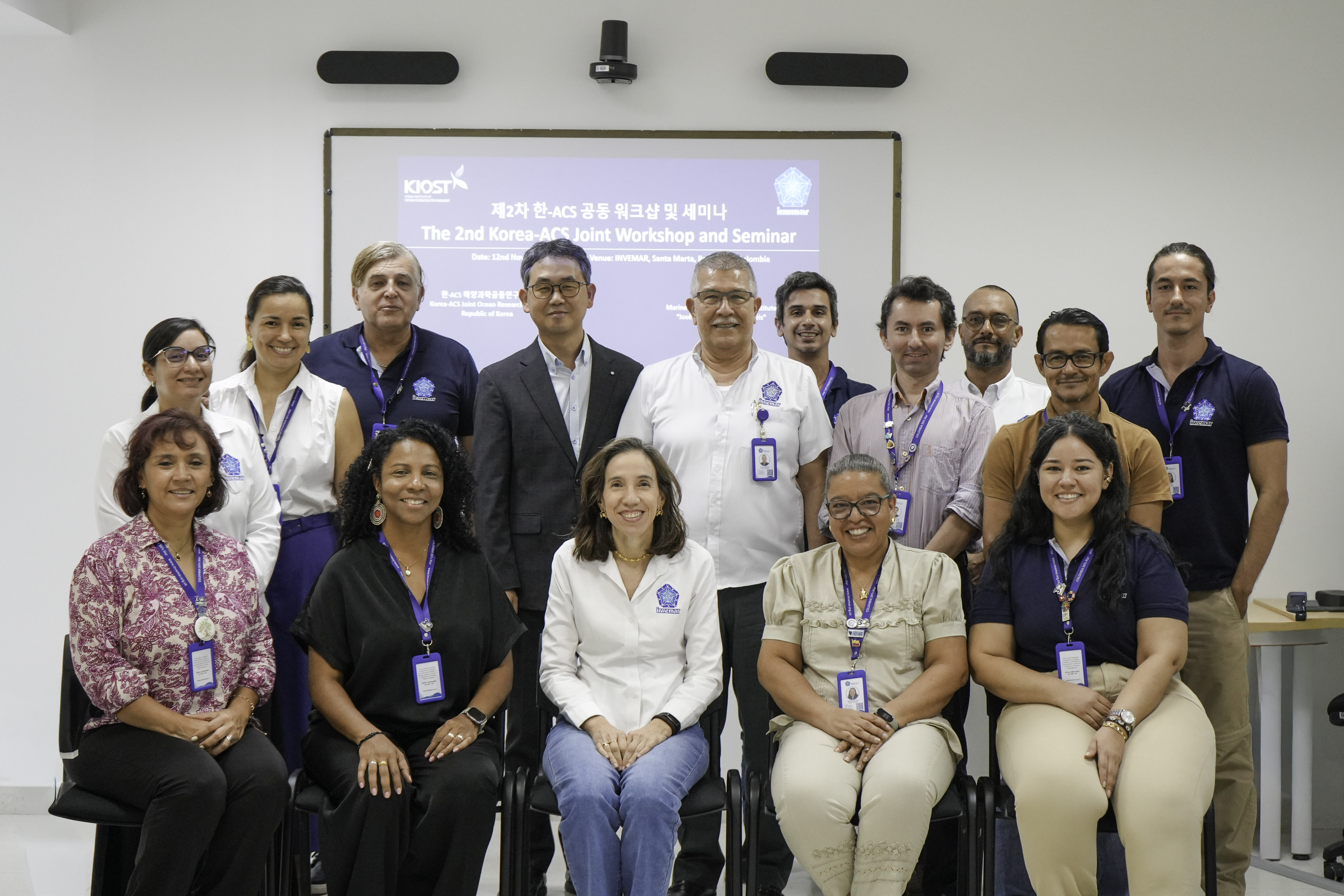  Colombia es el país anfitrión del Centro Conjunto de Investigación Oceanográfica del Gran Caribe (CCIO), una iniciativa liderada por la República de Corea del Sur que fortalece la cooperación científica y tecnológica en materia oceánica para los países del Caribe. La propuesta, impulsada por la Embajada de Colombia en Corea del Sur con el apoyo de la Cancillería colombiana, se concreta con la designación del Instituto de Investigaciones Marinas y Costeras –INVEMAR como sede oficial del centro. 