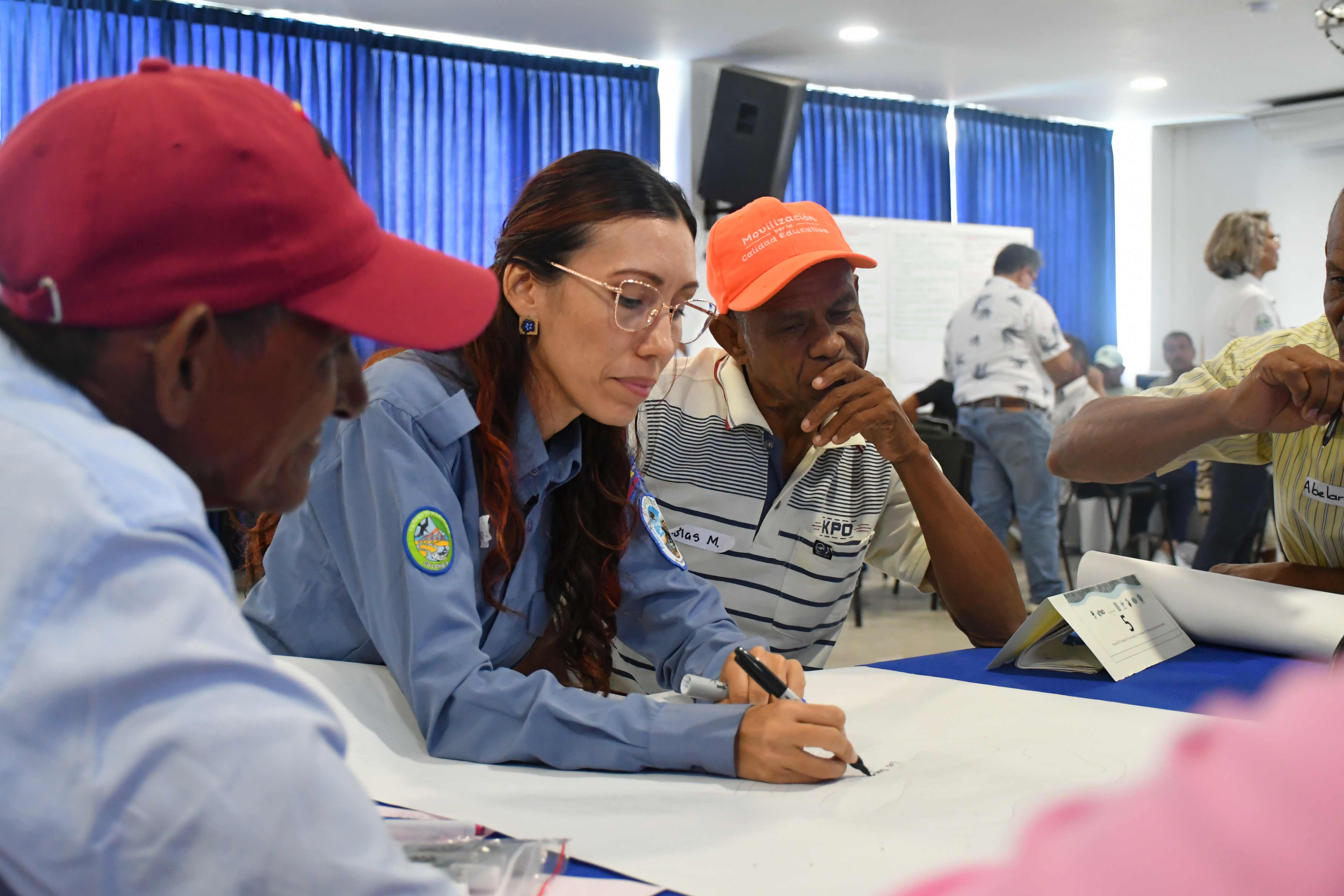 Fotografía del taller interinstitucional y comunitario de socialización del piloto de cogestión pesquera
