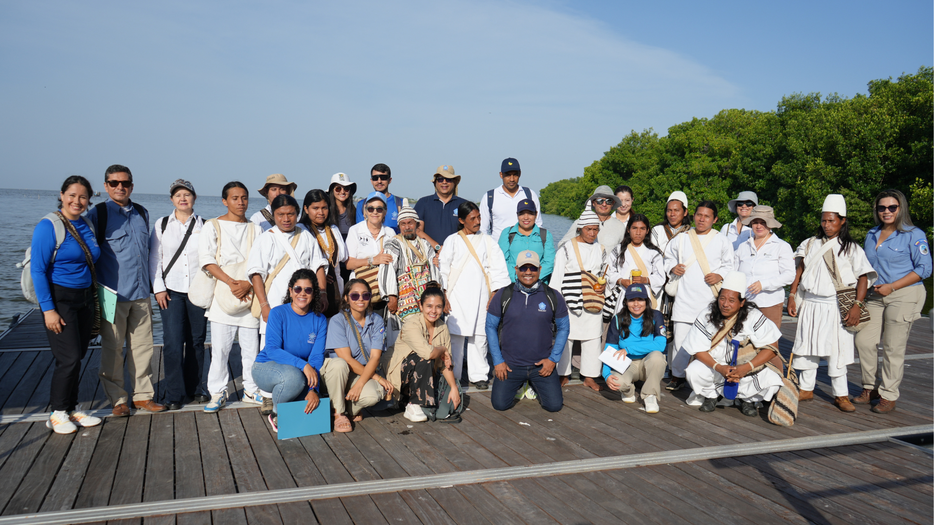 En el marco del proyecto Conservación y Uso Sostenible de la Ciénaga Grande de Santa Marta, se llevó a cabo un importante encuentro entre los pueblos indígenas de la Sierra Nevada de Santa Marta y los gremios productivos que desarrollan sus actividades en las cuencas de los ríos Aracataca y Fundación. El objetivo, avanzar hacia una gestión conjunta del territorio que respete los sitios sagrados de la Línea Negra y fortalezca la conectividad ecológica de la ecorregión. 