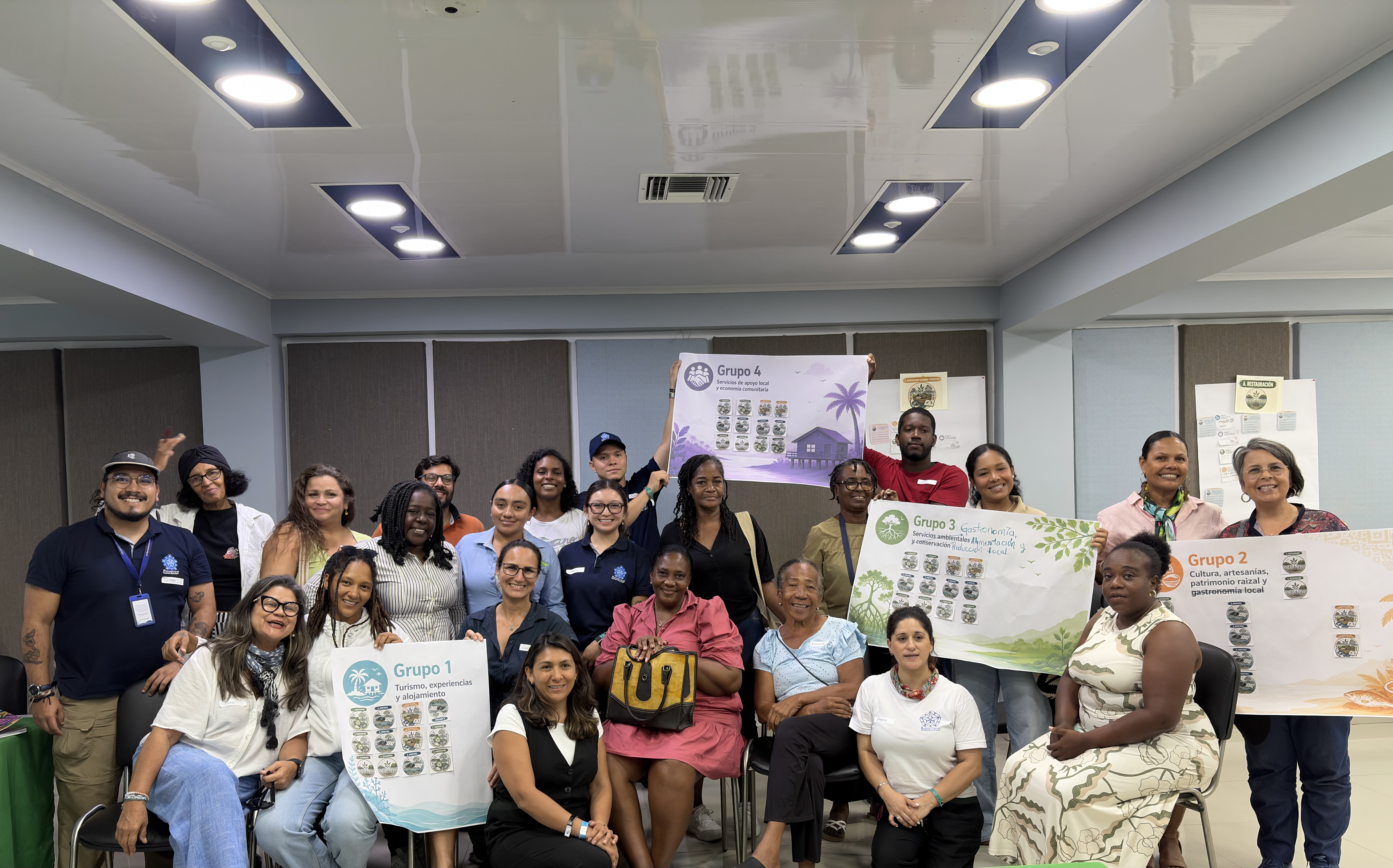 Como parte de las acciones del proyecto De raíces a mareas: ecosistemas resilientes, emprendedores y representantes de iniciativas comunitarias de San Andrés y Providencia participaron en los Talleres de Habilidades en Gestión Adaptativa con Oportunidades Económicas Comunitarias, espacios orientados a fortalecer capacidades para enfrentar los desafíos del cambio climático mediante modelos de negocio sostenibles y acciones de conservación.