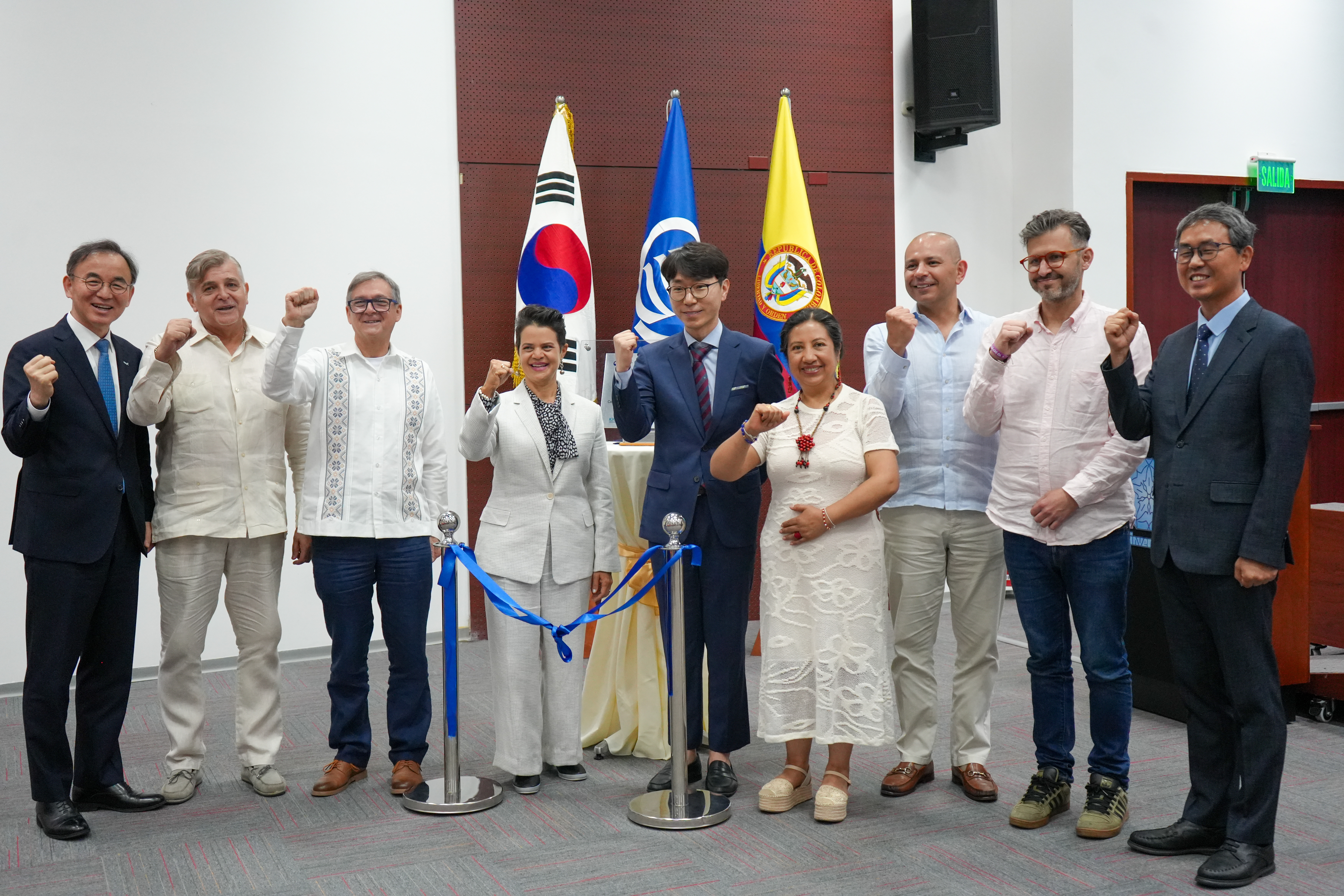 Este 18 de mayo se realizó en las instalaciones de INVEMAR la ceremonia oficial de establecimiento y puesta en operación del Centro Conjunto de Investigación Oceánica Corea – Asociación de Estados del Caribe (C-AEC), una iniciativa de cooperación científica internacional orientada al fortalecimiento de la investigación marina y la gestión sostenible de los ecosistemas del Gran Caribe.