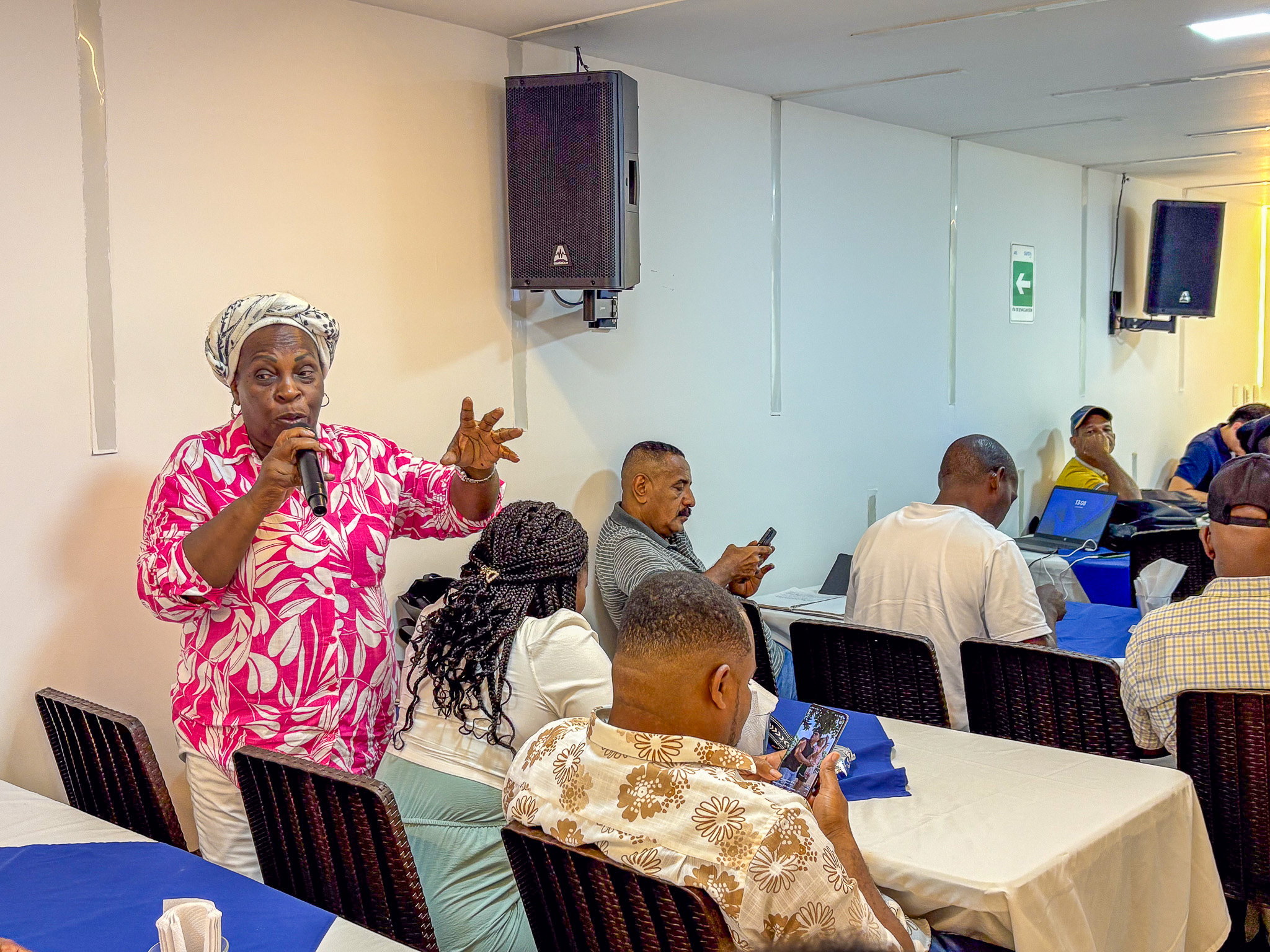 En un espacio de diálogo con comunidades y actores del territorio, el INVEMAR, en articulación con el Ministerio de Transporte y el Instituto Nacional de Vías (Invías), llevó a cabo la socialización inicial del proyecto “Diagnóstico de las posibles afectaciones económicas, territoriales, ambientales y culturales generadas por el dragado del canal de acceso al puerto de Buenaventura”.
