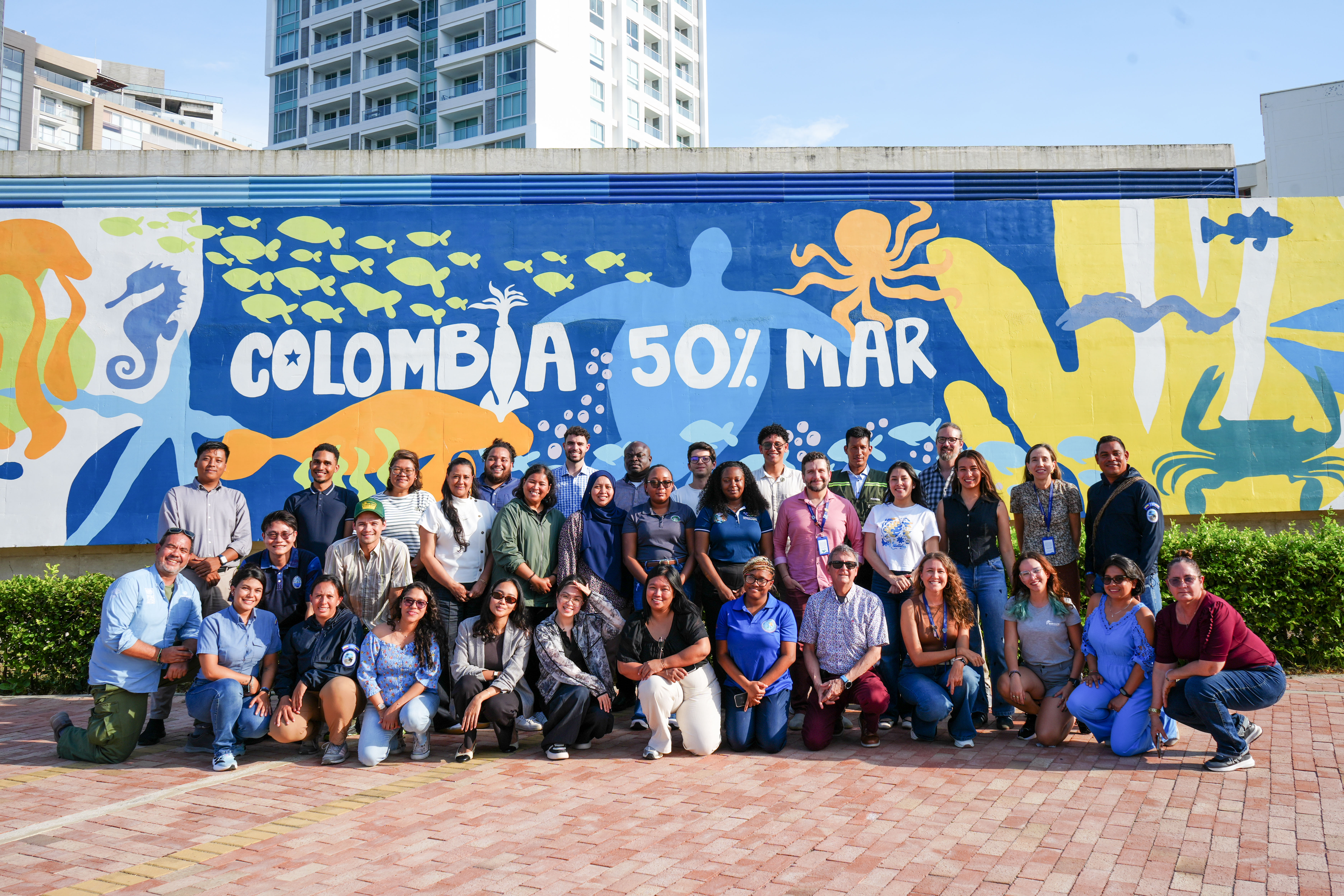 Durante una semana, 22 representantes gubernamentales de países del sudeste asiático y el Caribe intercambiaron experiencias y fortalecieron capacidades para incorporar los ecosistemas de carbono azul en sus políticas climáticas y de biodiversidad.