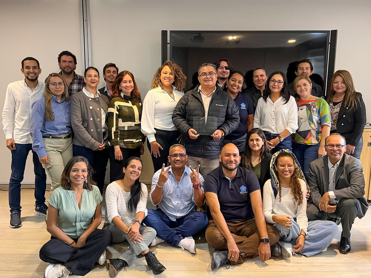 En el último Comité Técnico del proyecto Paisajes Sostenibles, realizado en Bogotá, Invemar recibió un reconocimiento por parte de la FAO, gracias a los destacados resultados alcanzados en esta iniciativa. El evento contó con la participación de los socios del proyecto, encabezados por la Unión Europea en Colombia y la FAO, así como el Ministerio de Ambiente y Desarrollo Sostenible, Parques Nacionales Naturales, WWF, el programa Herencia Colombia y el Fondo Colombia en Paz (FCP).